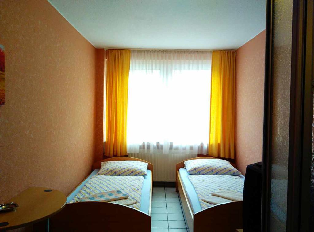 Hotel Yans Ομπερχάουζεν Δωμάτιο φωτογραφία