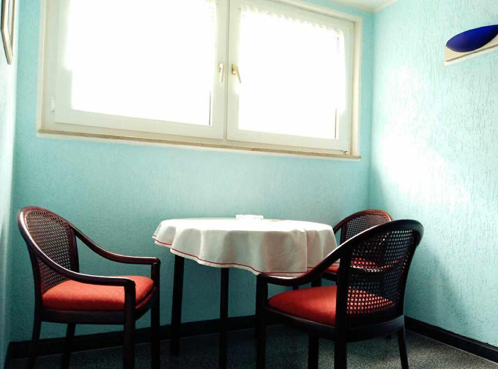 Hotel Yans Ομπερχάουζεν Δωμάτιο φωτογραφία